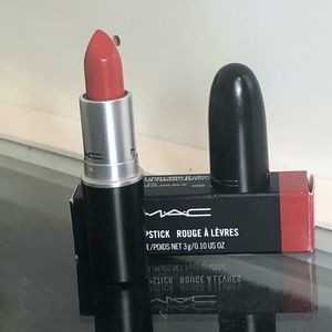 🆕 M.A.C satin lipstick